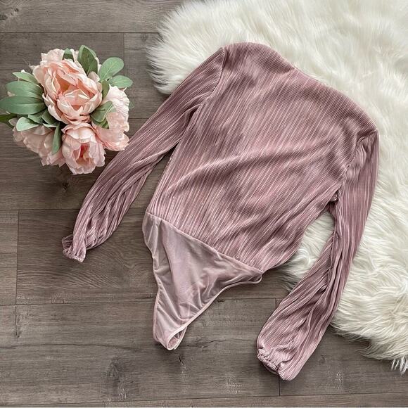 New Revolve ASTR the Label Deep Pleat Mauve Faux Wrap Bodysuit XS - Picture 6 of 8